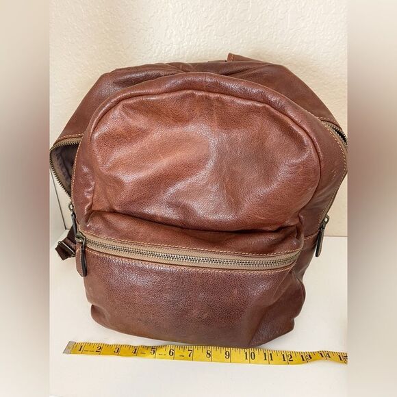 Frye Dylan rustic leather extra large Backpack in brown - Picture 14 of 15